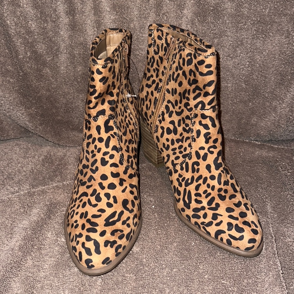 🪅FLASH SALE 🪅Carlos Santana Animal Print Boots
